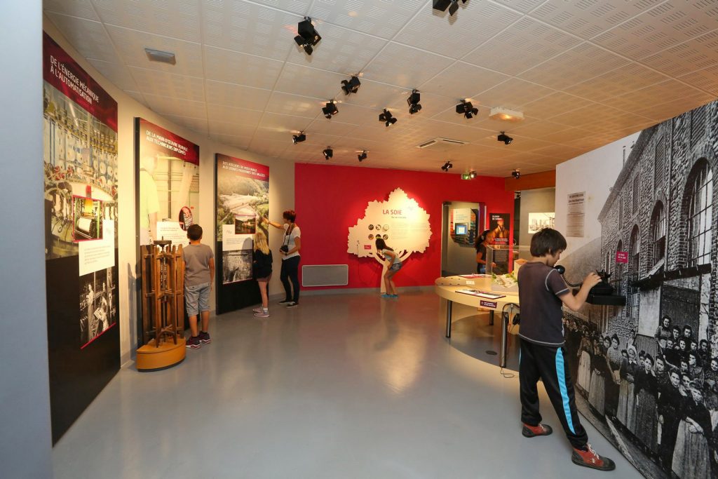 De la soie aux textiles modernes